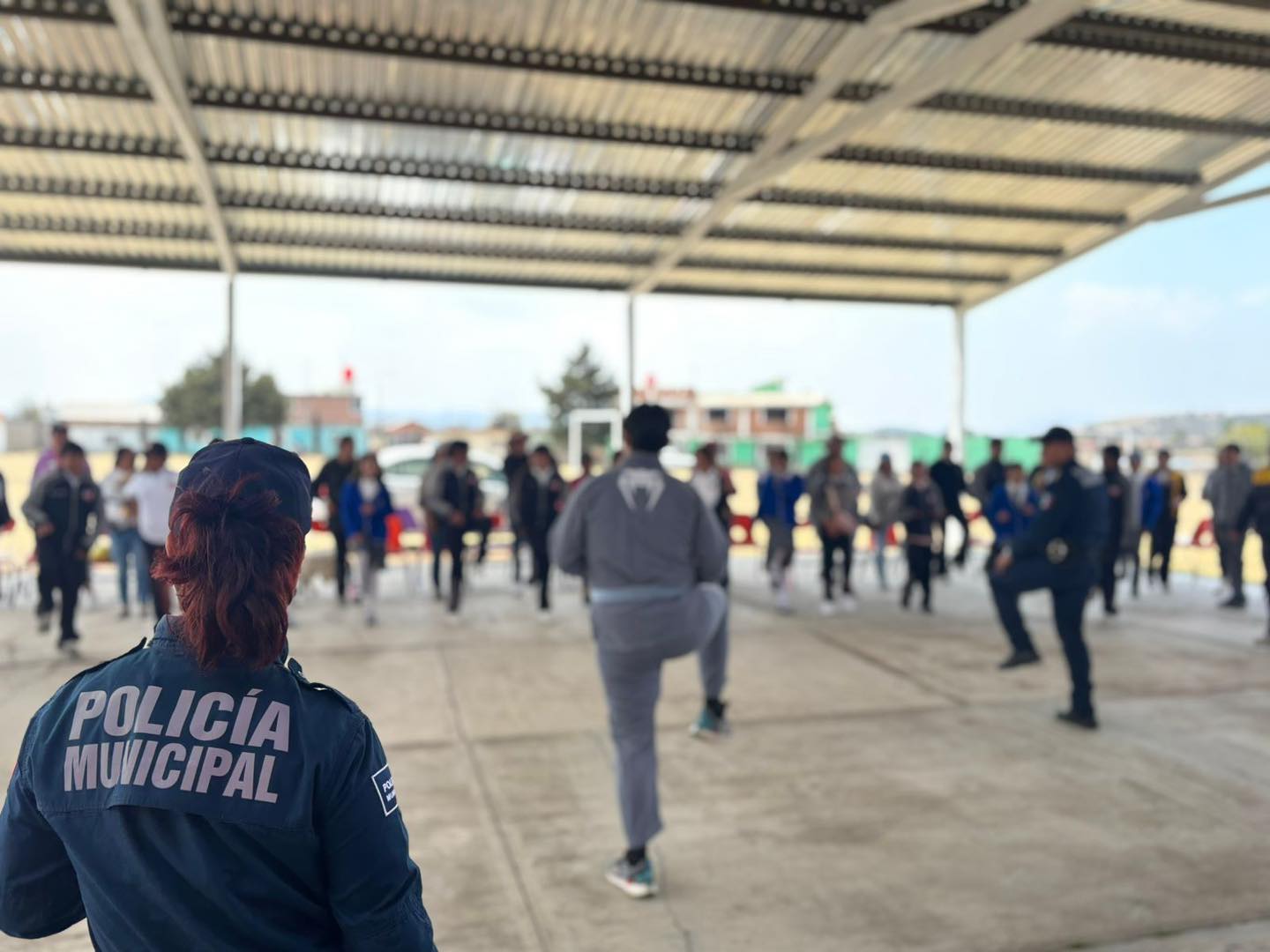 Imparten taller de defensa personal a estudiantes y madres de familia en Cuautepec de Hinojosa