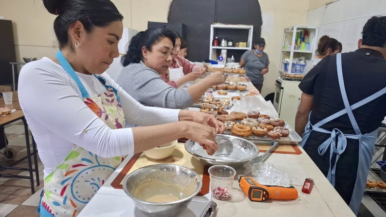 Impulsaron capacitación con taller de elaboración de donas en Mixquiahuala