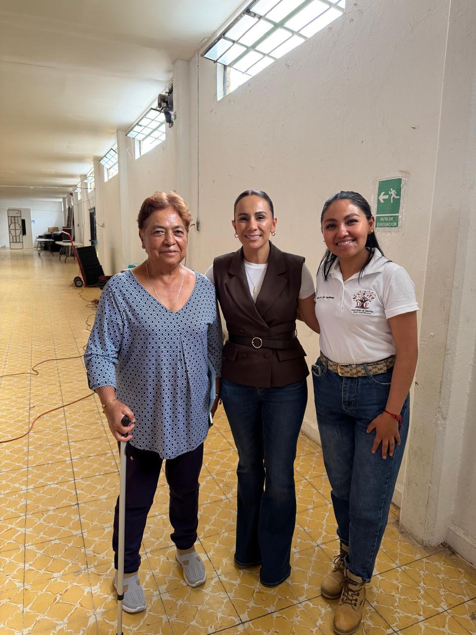 Unidad Móvil Gerontológica acerca servicios de salud y bienestar a adultos mayores de Cuautepec