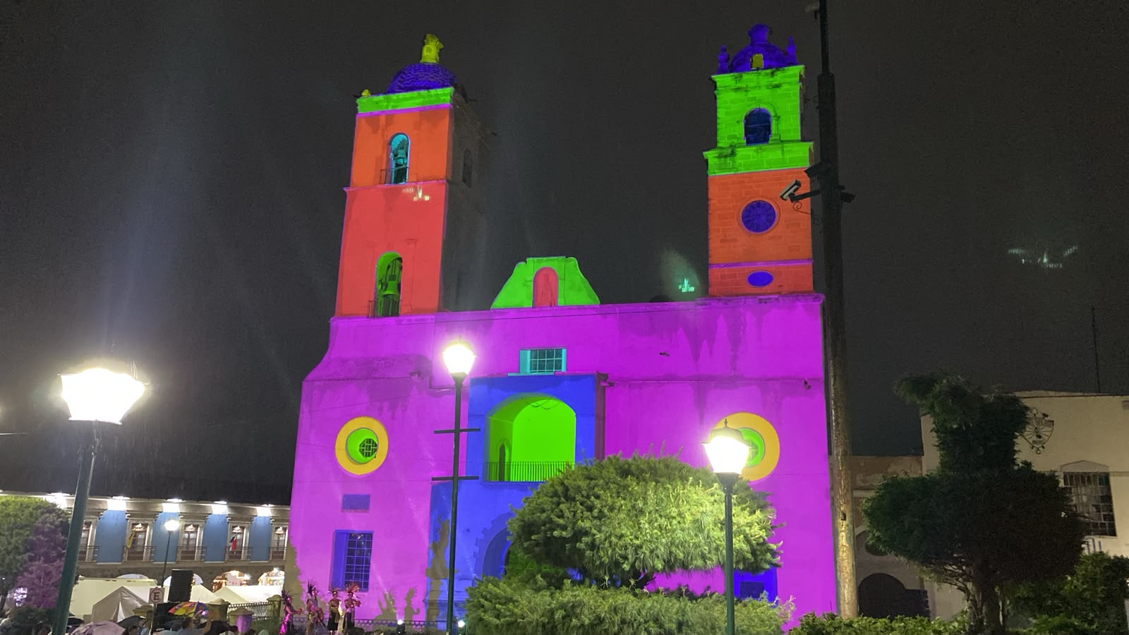 Real del Monte ilumina su historia con videomapping inspirado en la temporada mundialista 2026