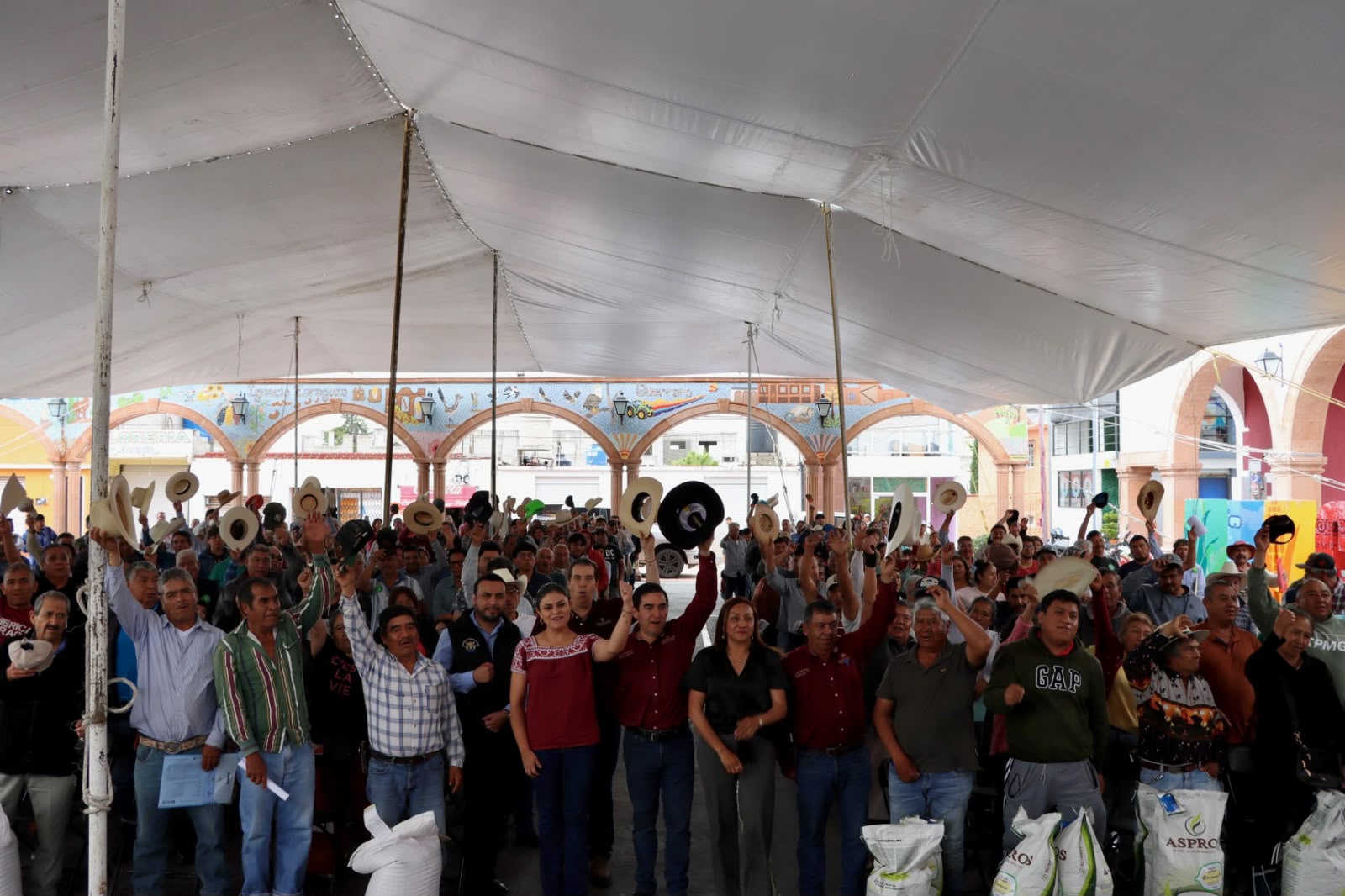 Saderh entrega más de 9.9 millones de pesos en apoyos para productores del Valle del Mezquital