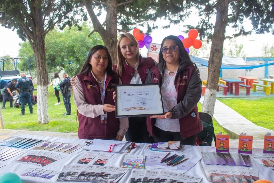 Feria de Servicios llega a la Primaria Ignacio Zaragoza de San Pedro Huaquilpan para acercar atención a estudiantes y familias