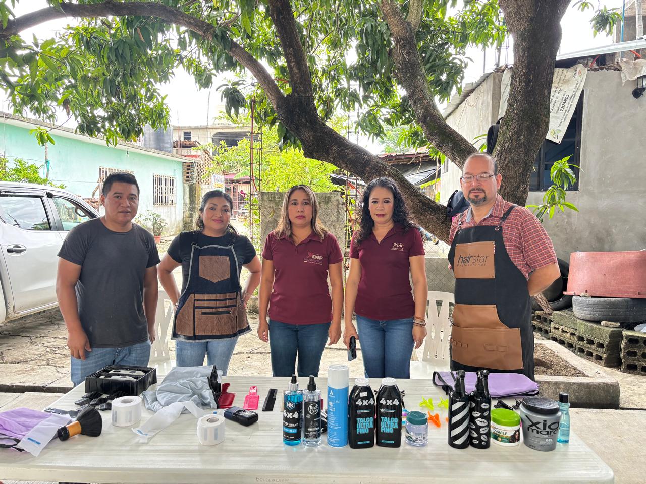 DIF Huejutla acerca servicios gratuitos y talleres para adultos mayores a Los Otates y Axacaco